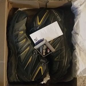 NWT Salomon Hiking Shoes